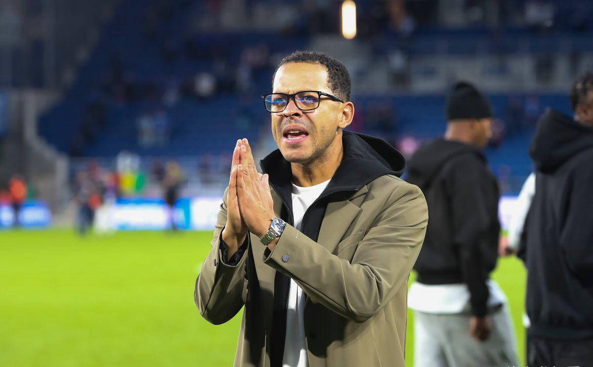 纽卡斯尔训练开放日，今晚主帅复盘引欢呼，英超在即，训练强度明显提升的简单介绍